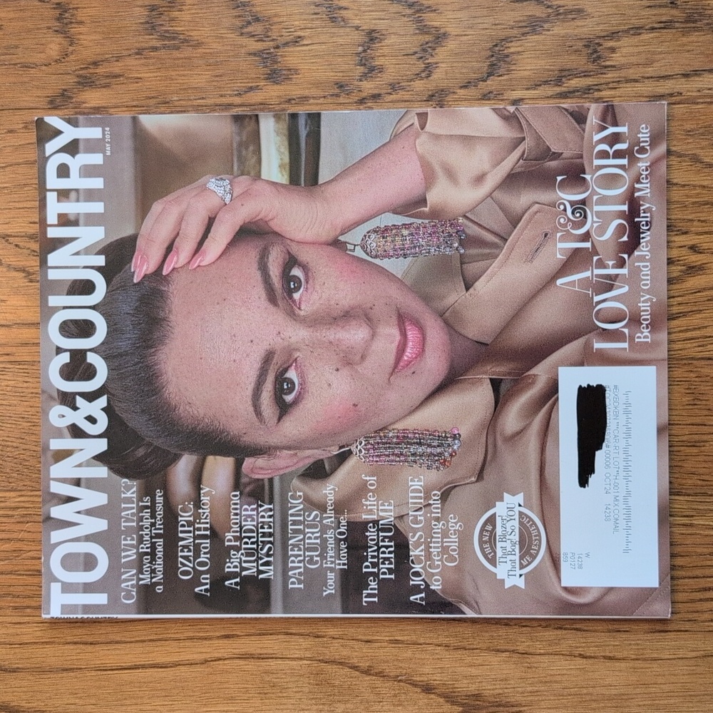 Town & Country Magazine A Spa For The Mind May 2024 Maya Rudolph